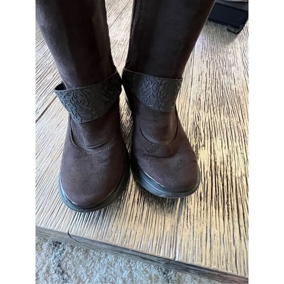 BZees Gray Washable Faux Suede Comfort Boot sz  8 NWT - Picture 5 of 13